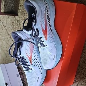 Brooks Adrenaline worn 1 time